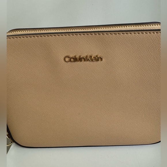Calvin Klein Hayden Camera Bag - Picture 2 of 9